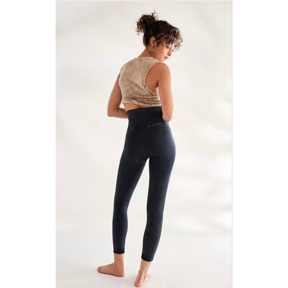 Free People High-Rise Happiness Runs Leggings NWOT NO OUTSIDE LOGO Size M/L Navy - Picture 3 of 6